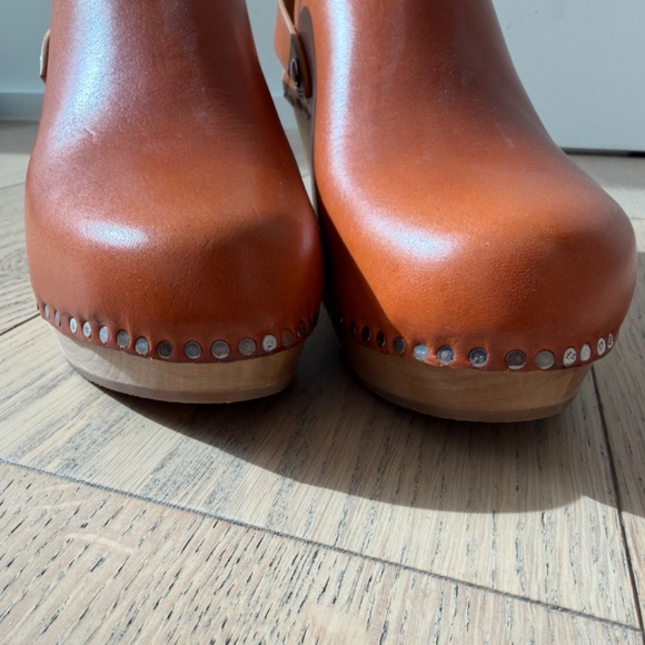 Isabel Marant Size 37 Tan Leather and Wood Clogs, with Chrome Studs - Never Worn - Picture 3 of 7
